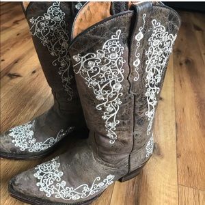Size 9 cowgirl boots